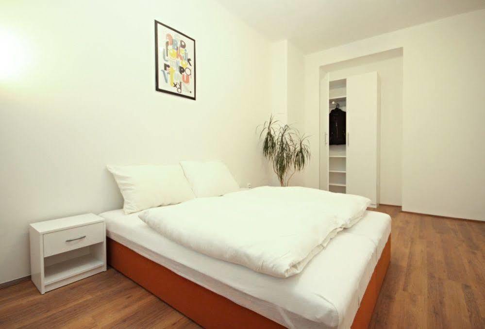 Jezerka Apartments Prag Eksteriør billede